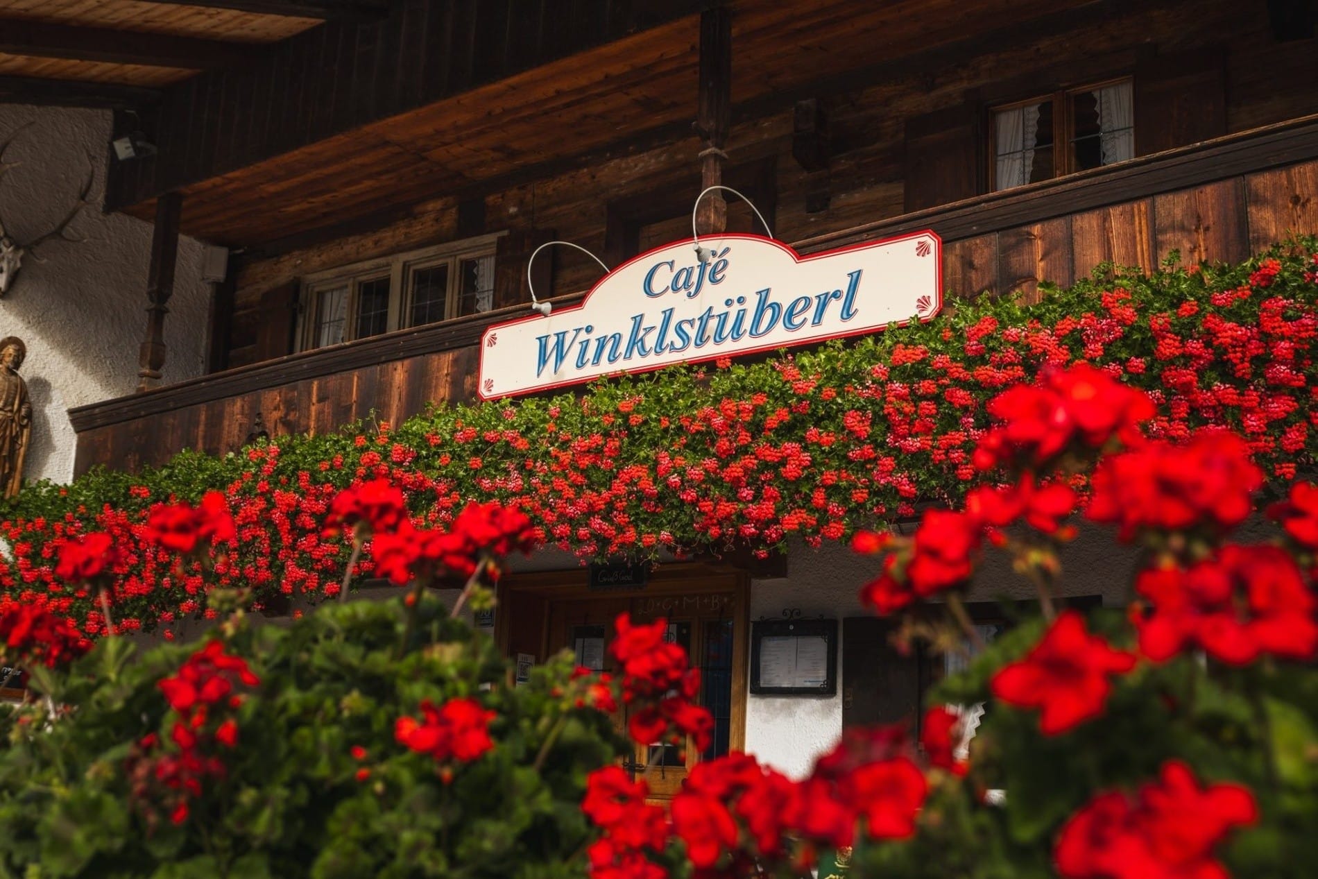 Café Winklstüberl – 700 Jahre Tradition, eine moderne Website mit Storyblok Headless. Hero-Bild der Case Study.